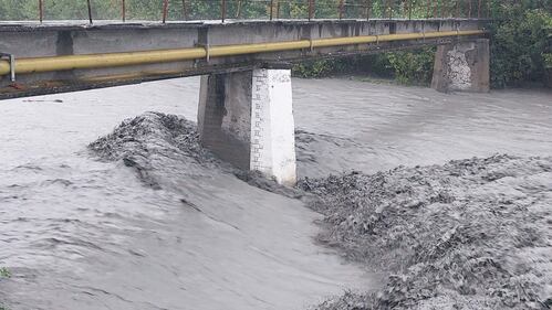 Maltempo, è allerta al Nord: violenti temporali a Milano. Crolla un ponte nel Torinese, frane in Liguria 4
