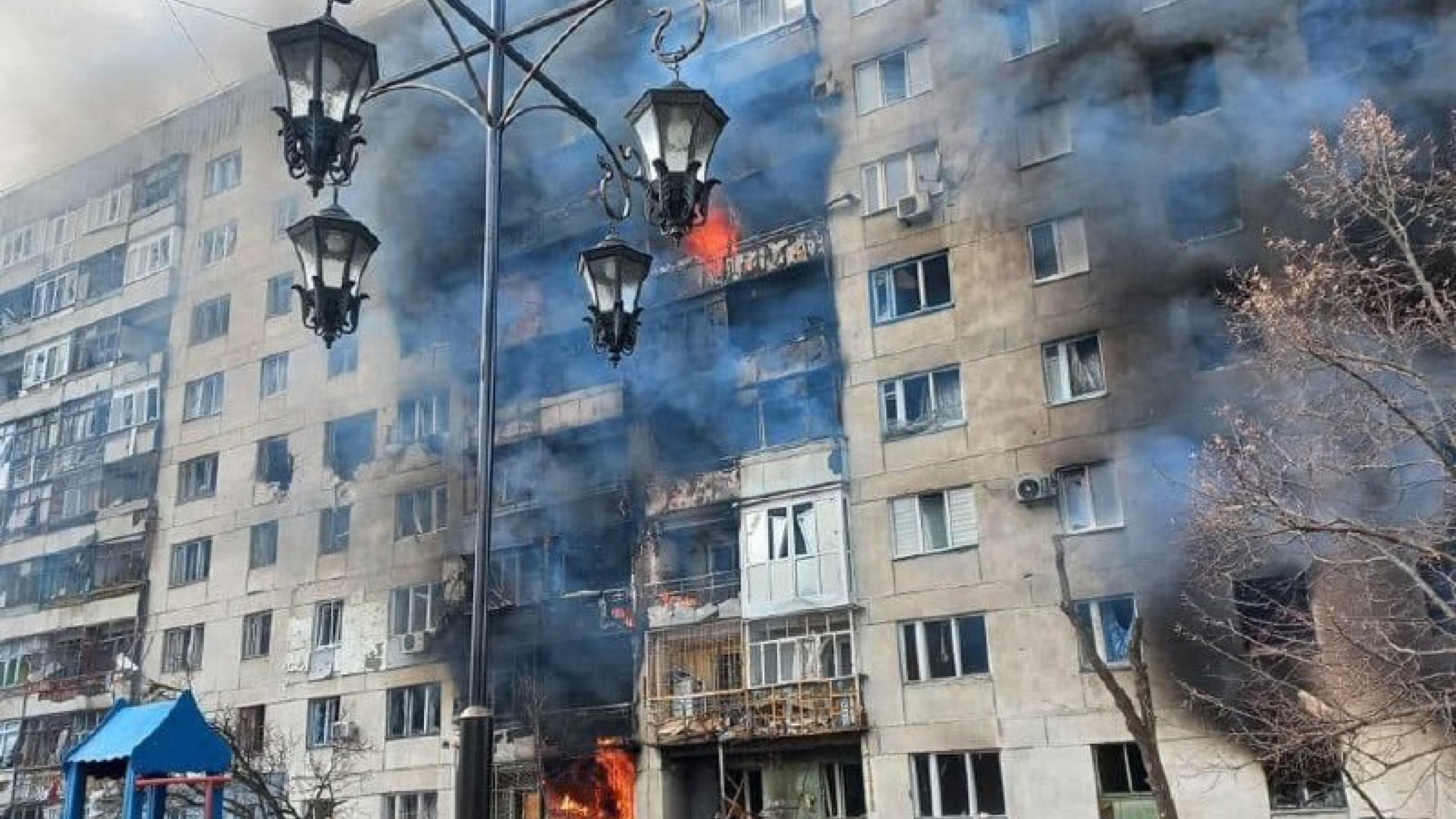 Bombardati teatro e piscina: "Erano rifugi per 1.200 civili"