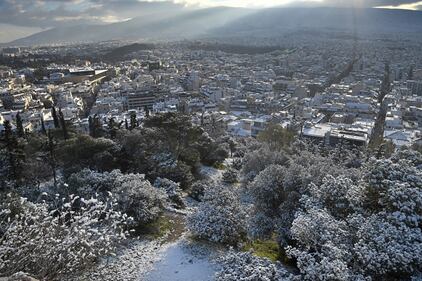 Neve ad Atene, il Partenone imbiancato 5
