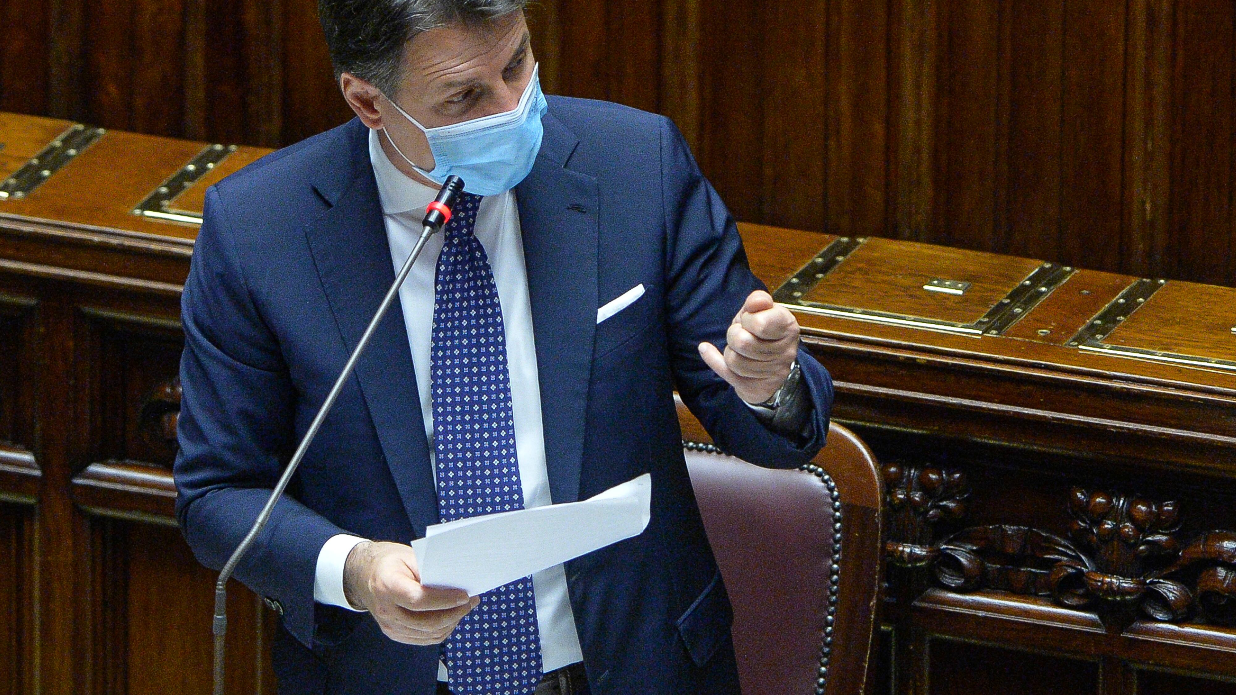 Spostamenti e 3 aree di rischio: Conte svela il Dpcm in Aula