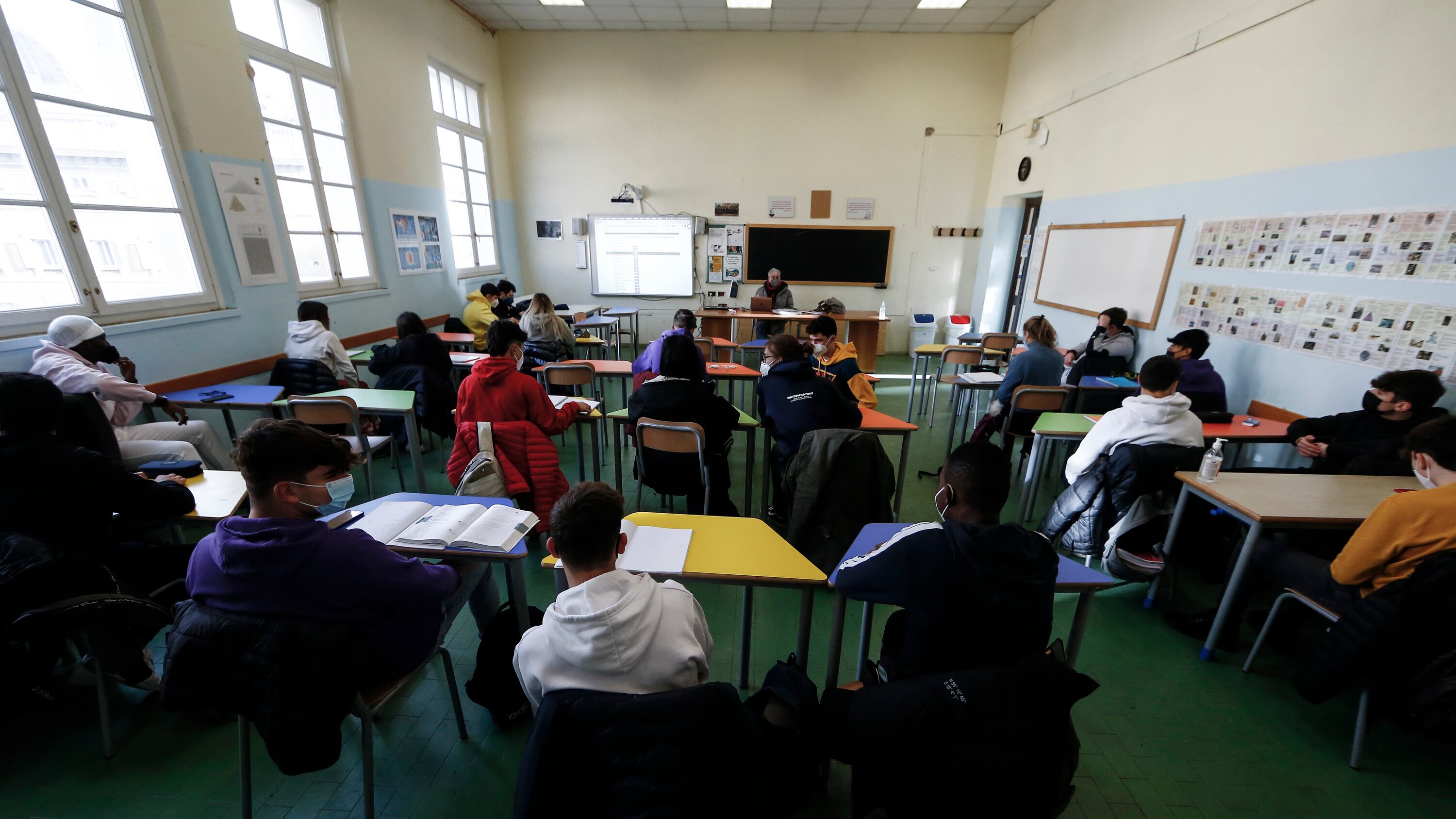 Scuola, il piano di Salvini: "Tetto del 20% agli stranieri in classe"
