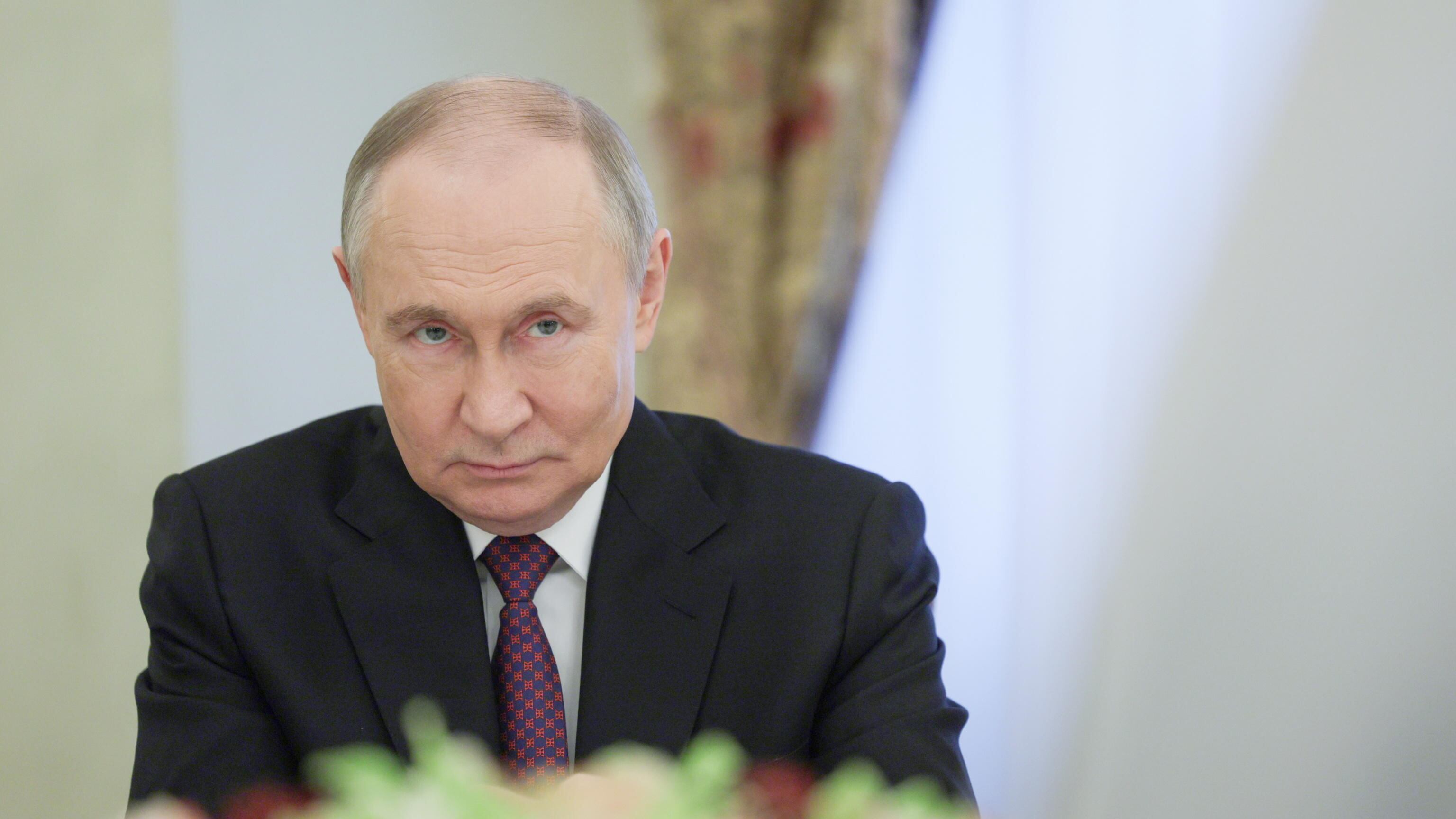 "Il governo non arresta Putin". Storia di una polpetta avvelenata