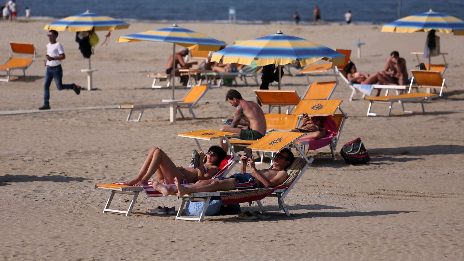 Date, regole e obblighi in spiaggia: come e quando andare al mare