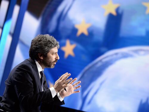Fico rende buonista il Tricolore: "Rispecchia chi costruisce ponti, non muri"