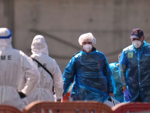 I timori della Francia: "Virus forse mutato". L'Oms predica calma