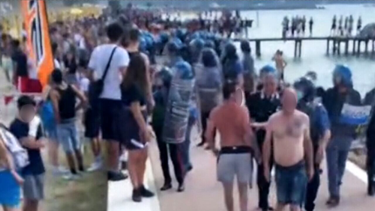 Violenze sul Garda, dopo un mese solo 4 denunciati: bufera su Lamorgese