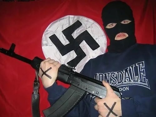 Le chat del jihadista arrestato: "colpo di Stato" e insulti a Gesù