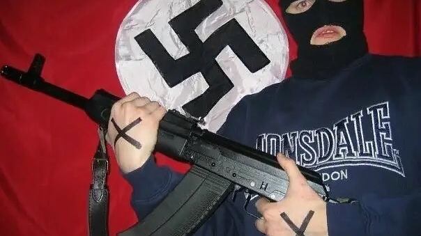 Le chat del jihadista arrestato: "colpo di Stato" e insulti a Gesù