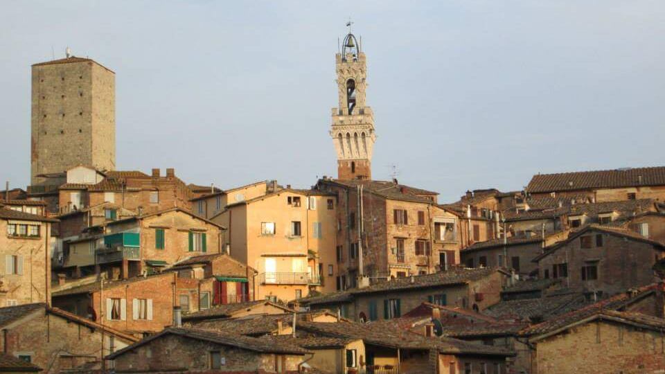 Siena, centrosinistra diviso e grillini assenti: il centrodestra ci crede