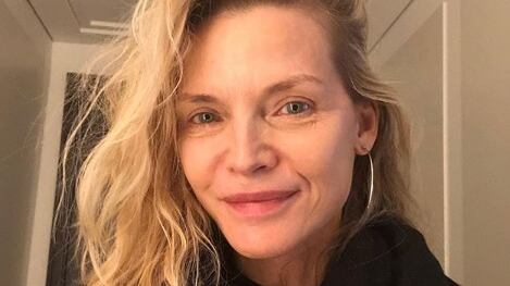 Selfie senza trucco per Michelle Pfeiffer ed è subito boom di like