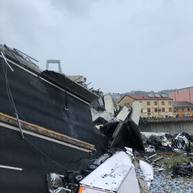 Genova, le immagini choc dei soccorsi 5