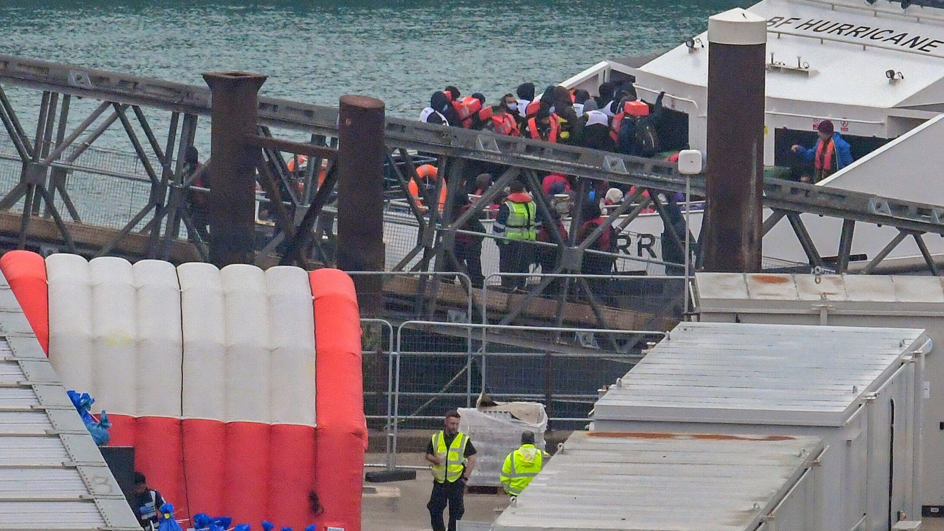 Il trucco delle Ong: ecco come registrano le navi per portarci i migranti