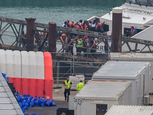 Il trucco delle Ong: ecco come registrano le navi per portarci i migranti