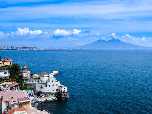 Napoli, i novemila furbetti del numero civico