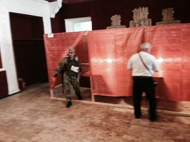 Slaviansk, separatisti al voto 4