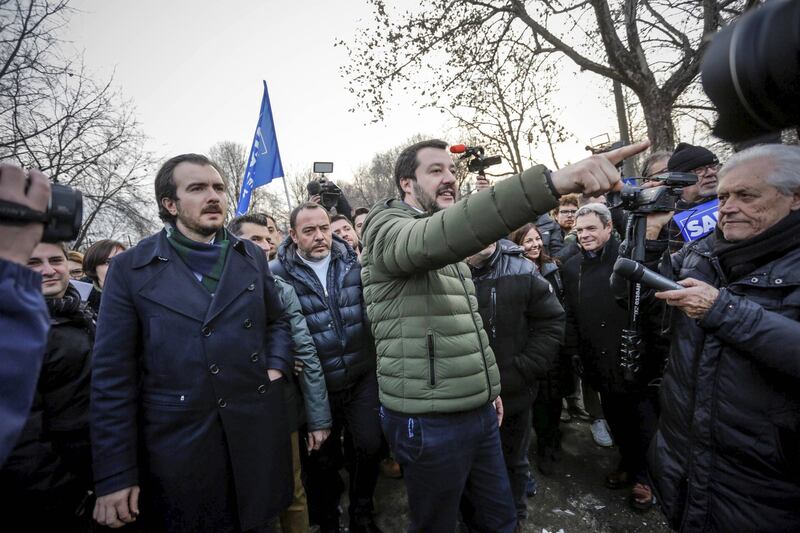 Torino, Salvini circondato dai bambini rom 12