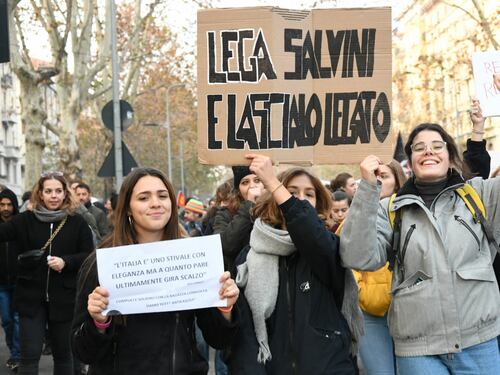 Arci, comunisti e centri sociali in piazza contro dl Sicurezza