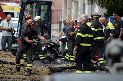 Buco nel quartiere San Pietro (Roma), corsa contro il tempo per salvare un uomo 4