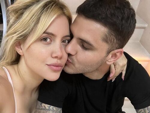"Quando torni?". Icardi non molla Wanda: imbarazzo in diretta