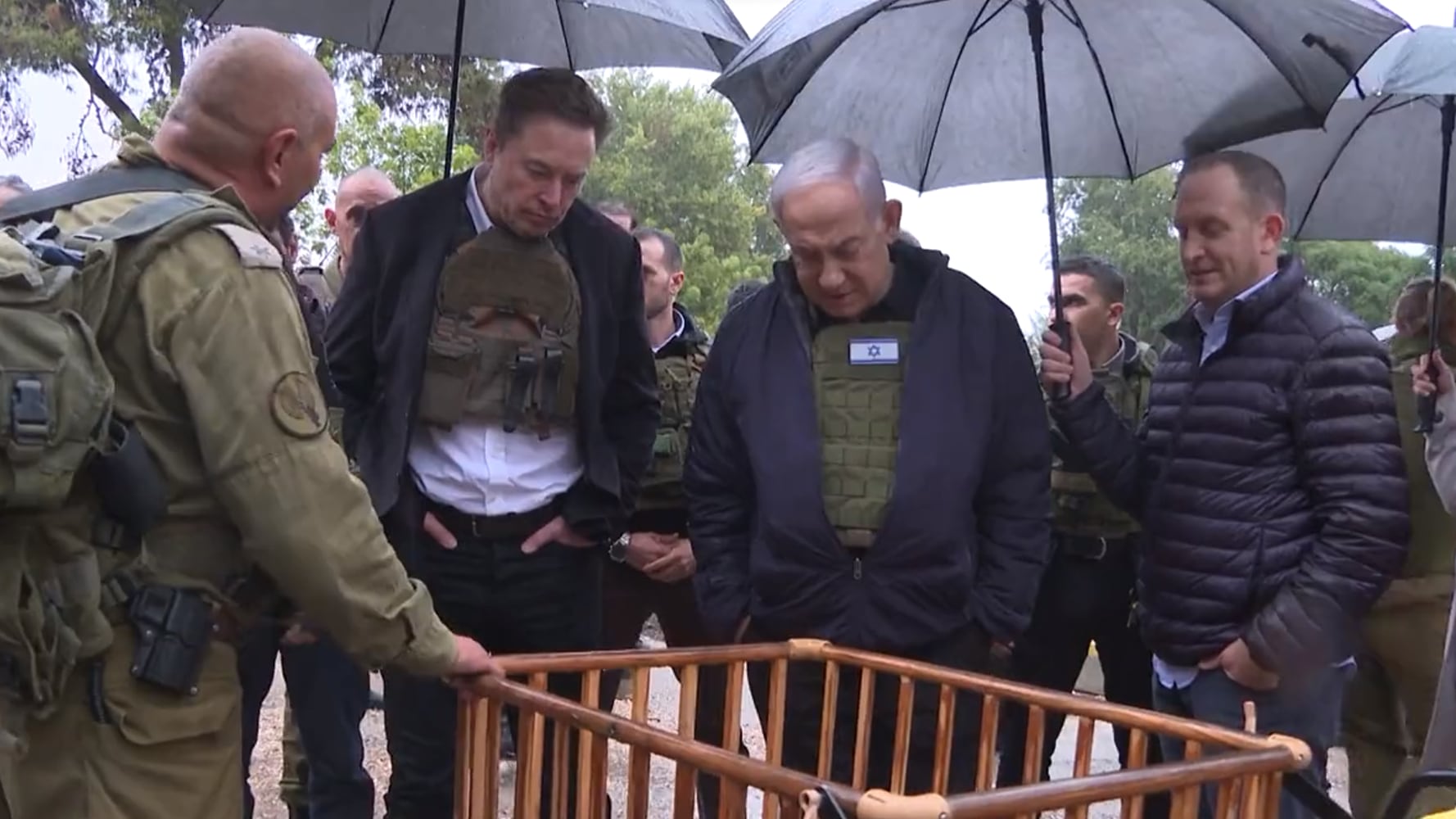 Musk nel kibbutz degli orrori: "Bisogna fermare Hamas"