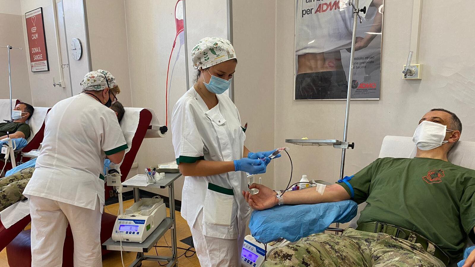 La donazione di sangue dei militari del 185° RRAO