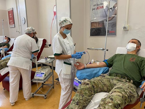 La donazione di sangue dei militari del 185° RRAO