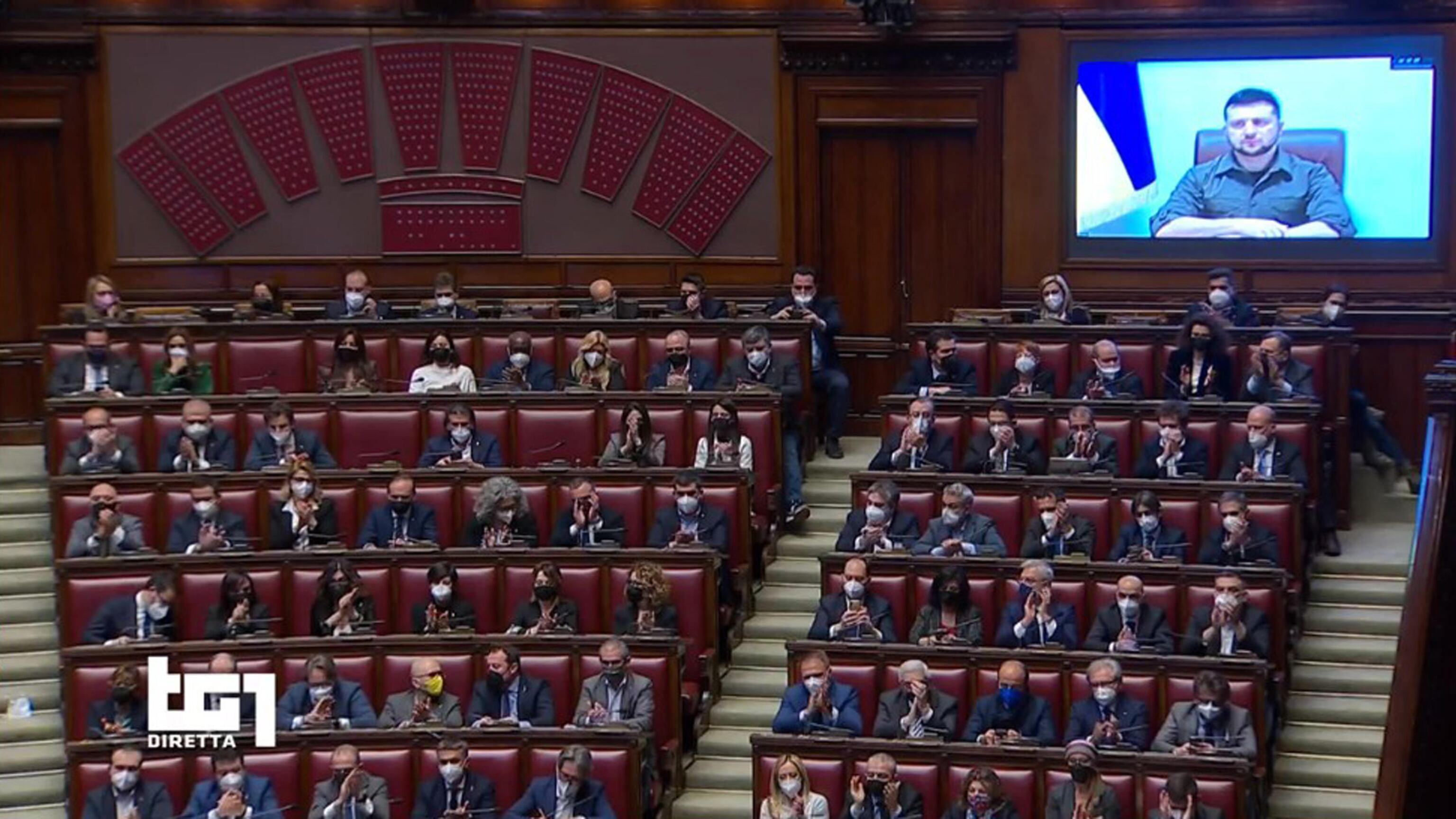 Quei banchi 5s vuoti. Scoppia la rivolta sul caso Petrocelli. Totale assenti: 350