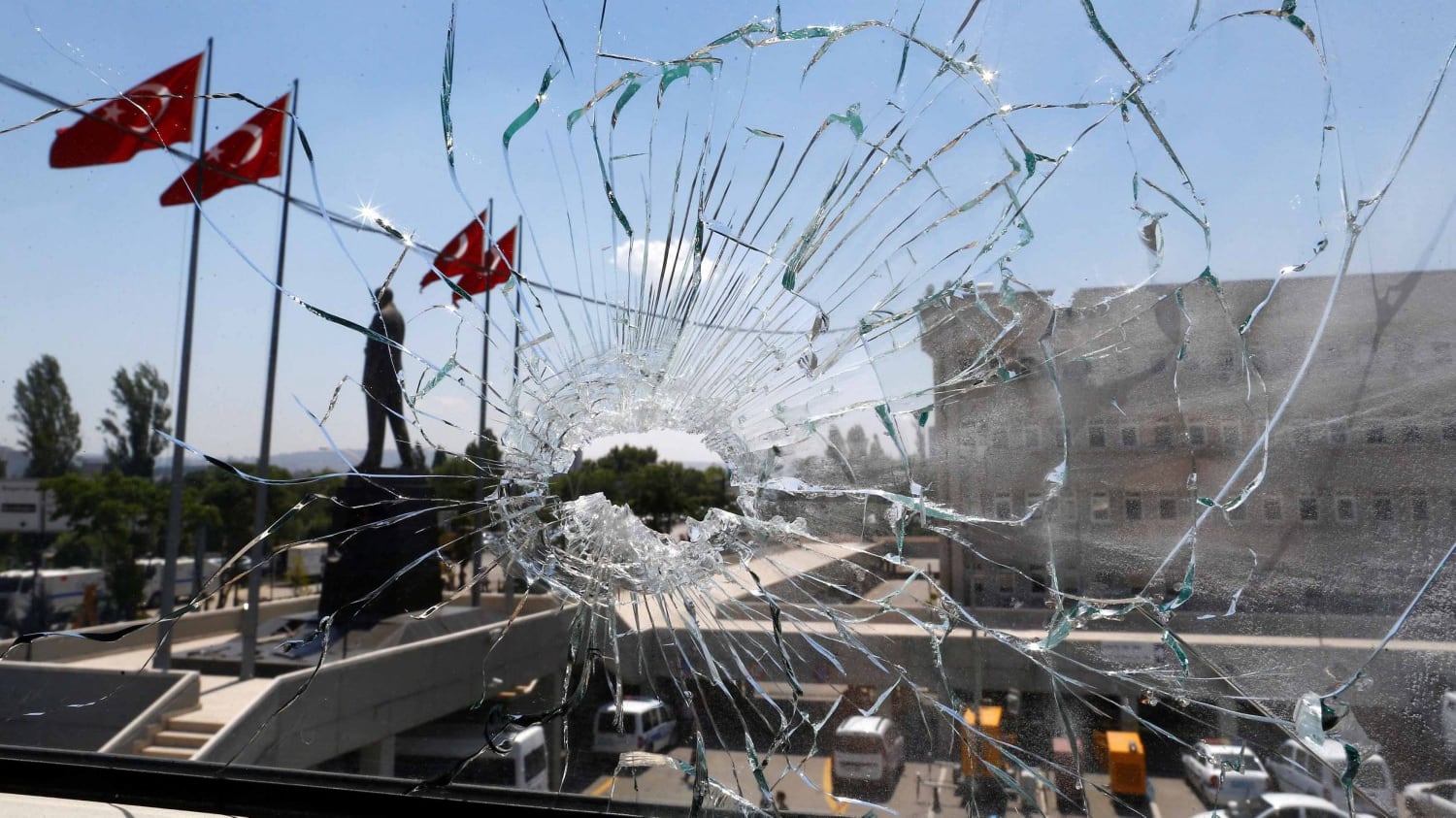 Turchia, dilaga la violenza l'Ue abbaia ma non morde