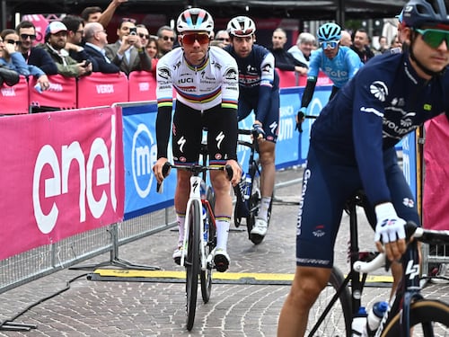 Giro, Evenepoel contro Roglic nella cronometro. Chi sono i favoriti e dove vederla in tv