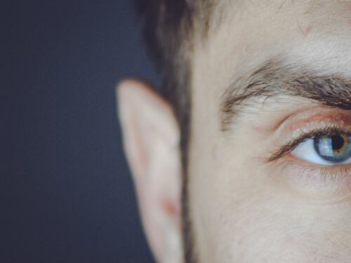 Distacco della retina negli over 60, cause, sintomi e cure
