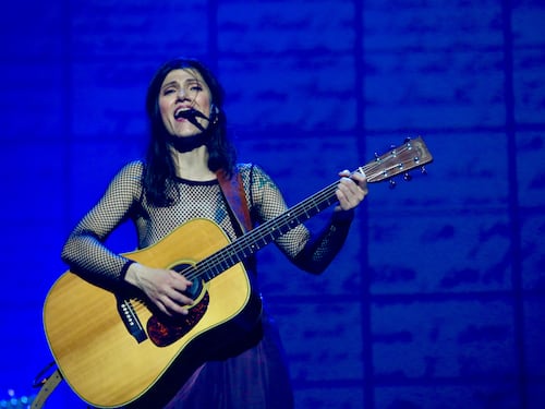 Elisa, un caldo abbraccio Live tra poesie e intimità