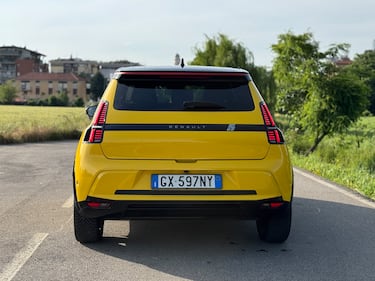 Renault 5 E-Tech: guarda la gallery della nuova elettrica dal design iconico 8