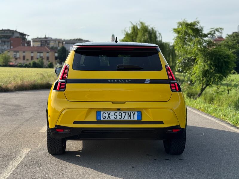 Renault 5 E-Tech: guarda la gallery della nuova elettrica dal design iconico 8
