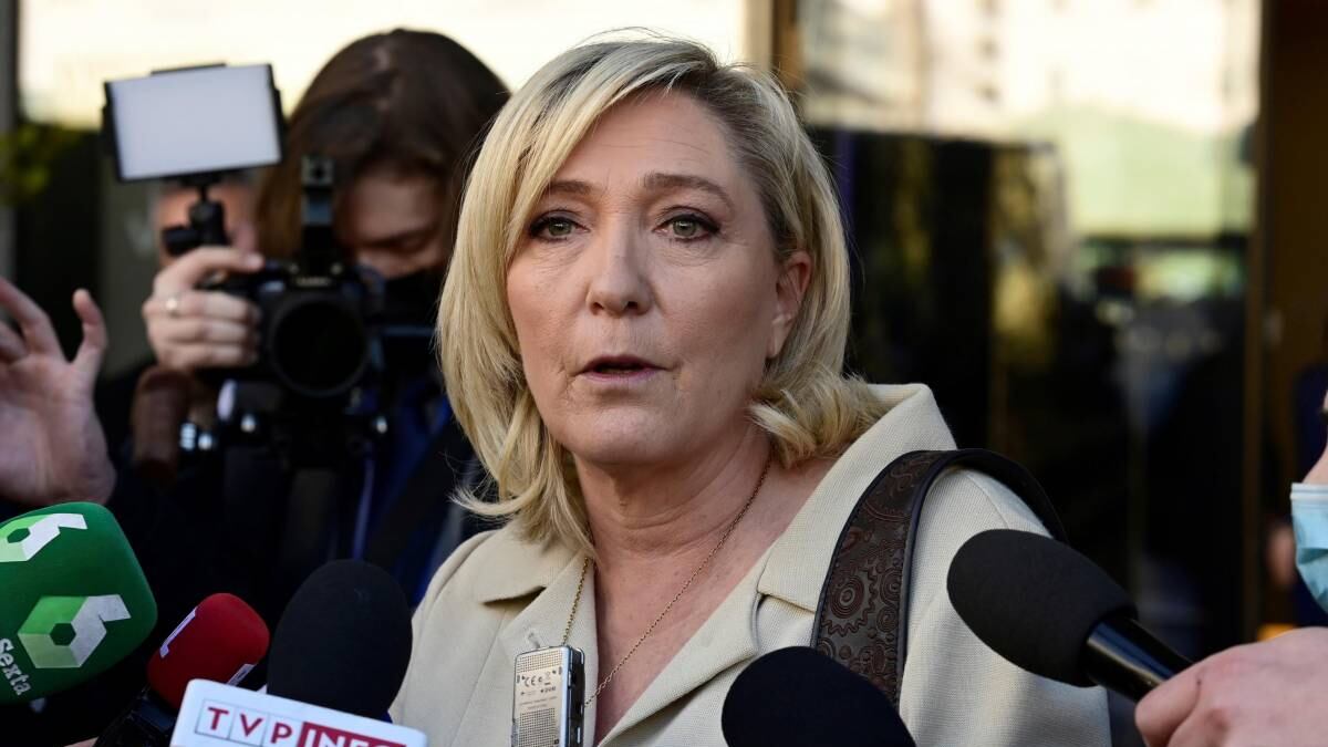 "L'Italia ha ragione". Le Pen inchioda Macron: "Governo ipocrita sui migranti"