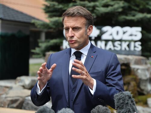 Macron bacchetta Israele: "In Iran fermi raid su obiettivi non legati a nucleare"