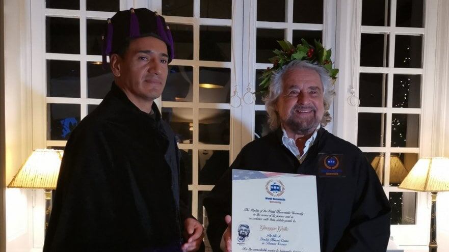 La patacca del dottor Grillo: quella laurea tutta da ridere