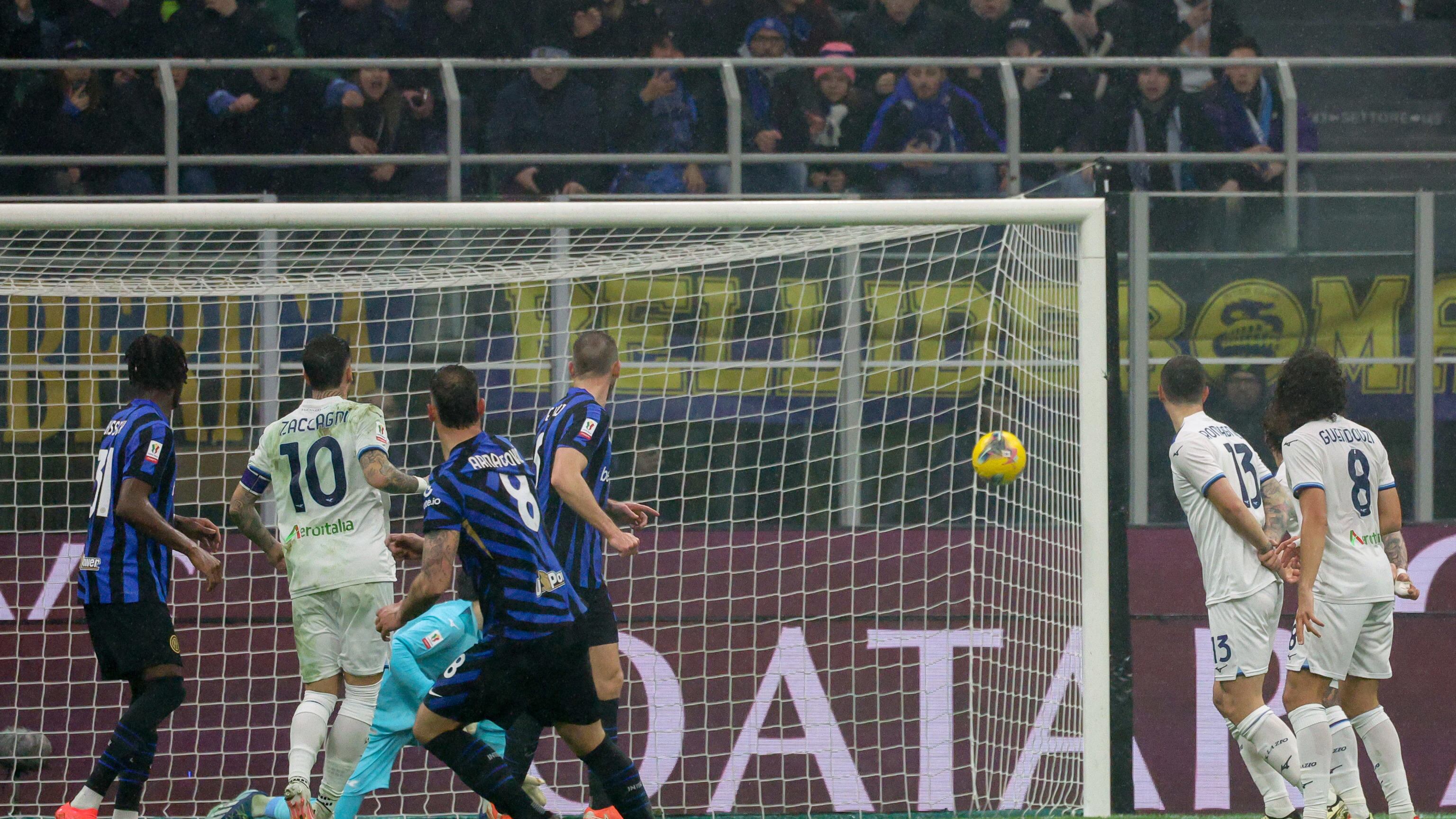 Bufera per il gol di Arnautović, il Var non interviene. Inter-Lazio diventa un caso