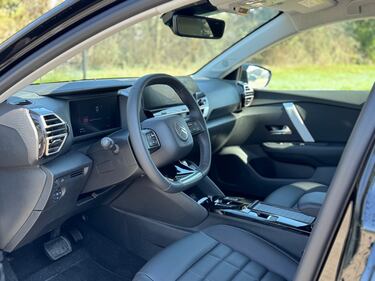 Citroen C4 X 2025: guarda la gallery del crossover coupè, anche ibrido 16