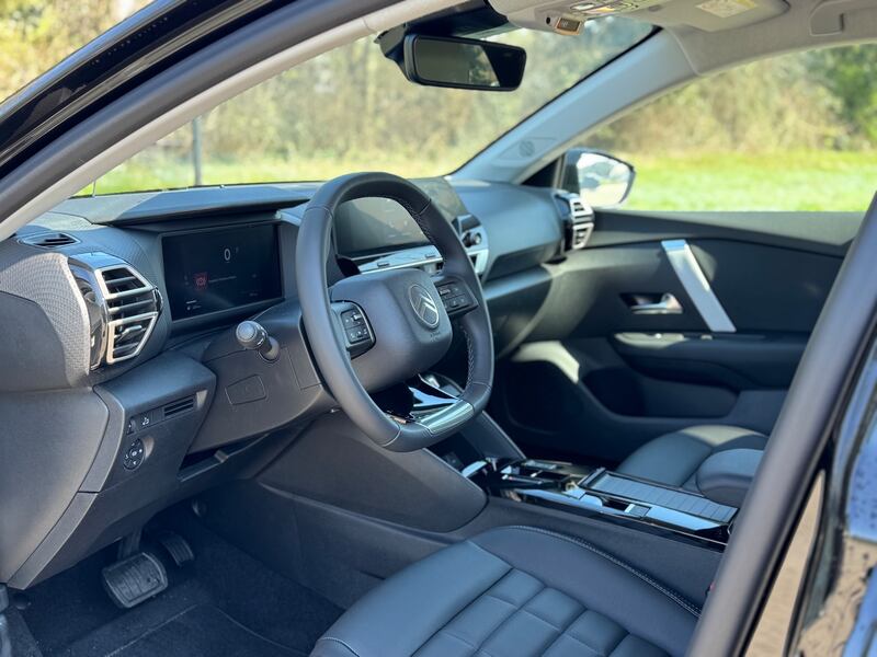 Citroen C4 X 2025: guarda la gallery del crossover coupè, anche ibrido 16