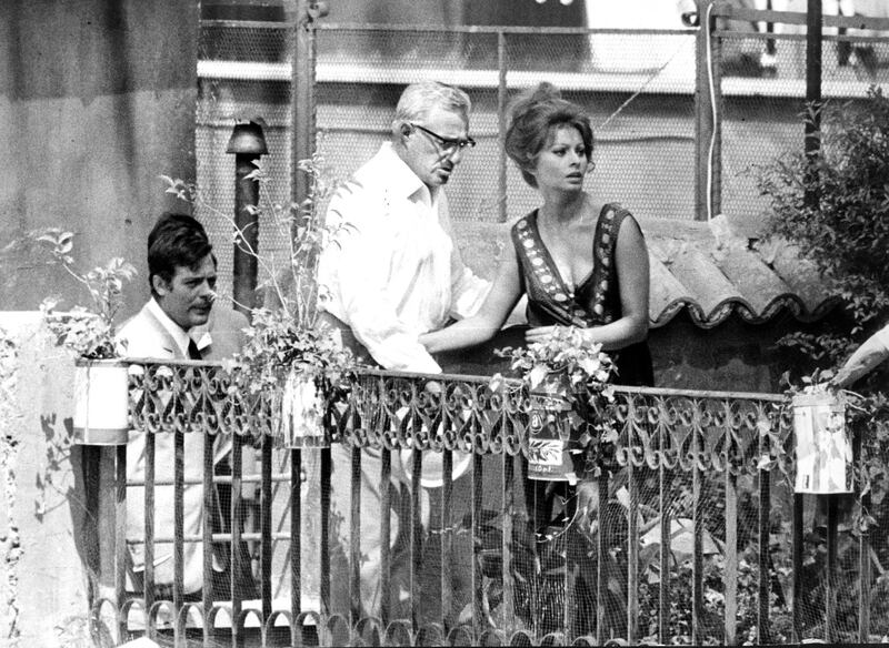 Sophia Loren con Marcello Mastroianni e Vittorio De Sica sul set