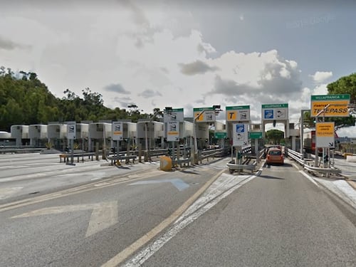 Topi nel casello, i dipendenti fuggono: che caos sulla A20
