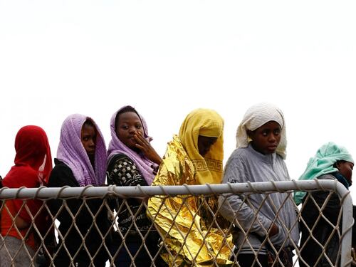 Giudice contro i rincari sulla casa: "Rimborsare solo gli immigrati"