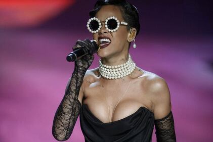 Rihanna sexy in copertina: "Sesso senza amore, mi sento vuota" 6