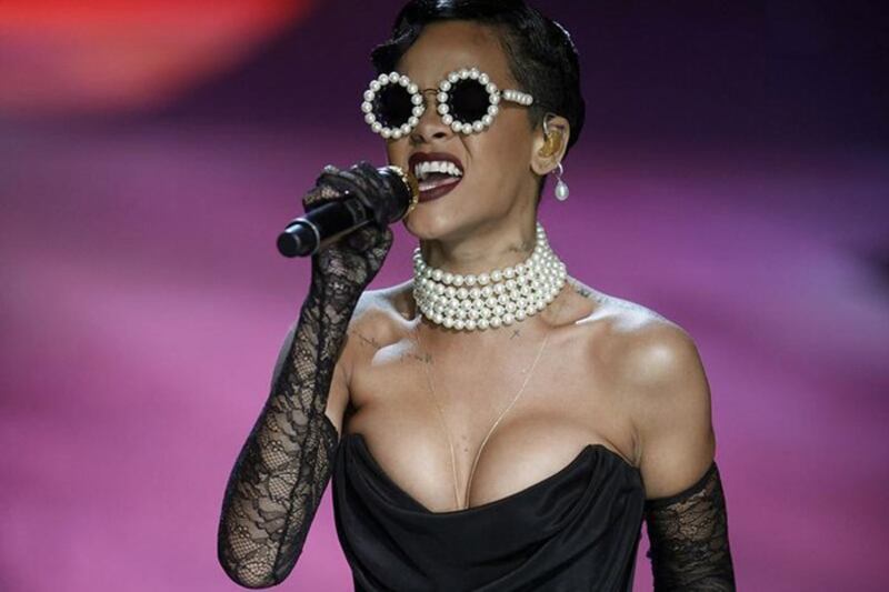 Rihanna sexy in copertina: "Sesso senza amore, mi sento vuota" 6