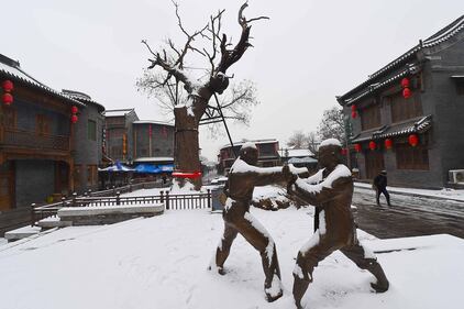 Cina ,la neve rende magica la città vecchia di Qingzhou 1