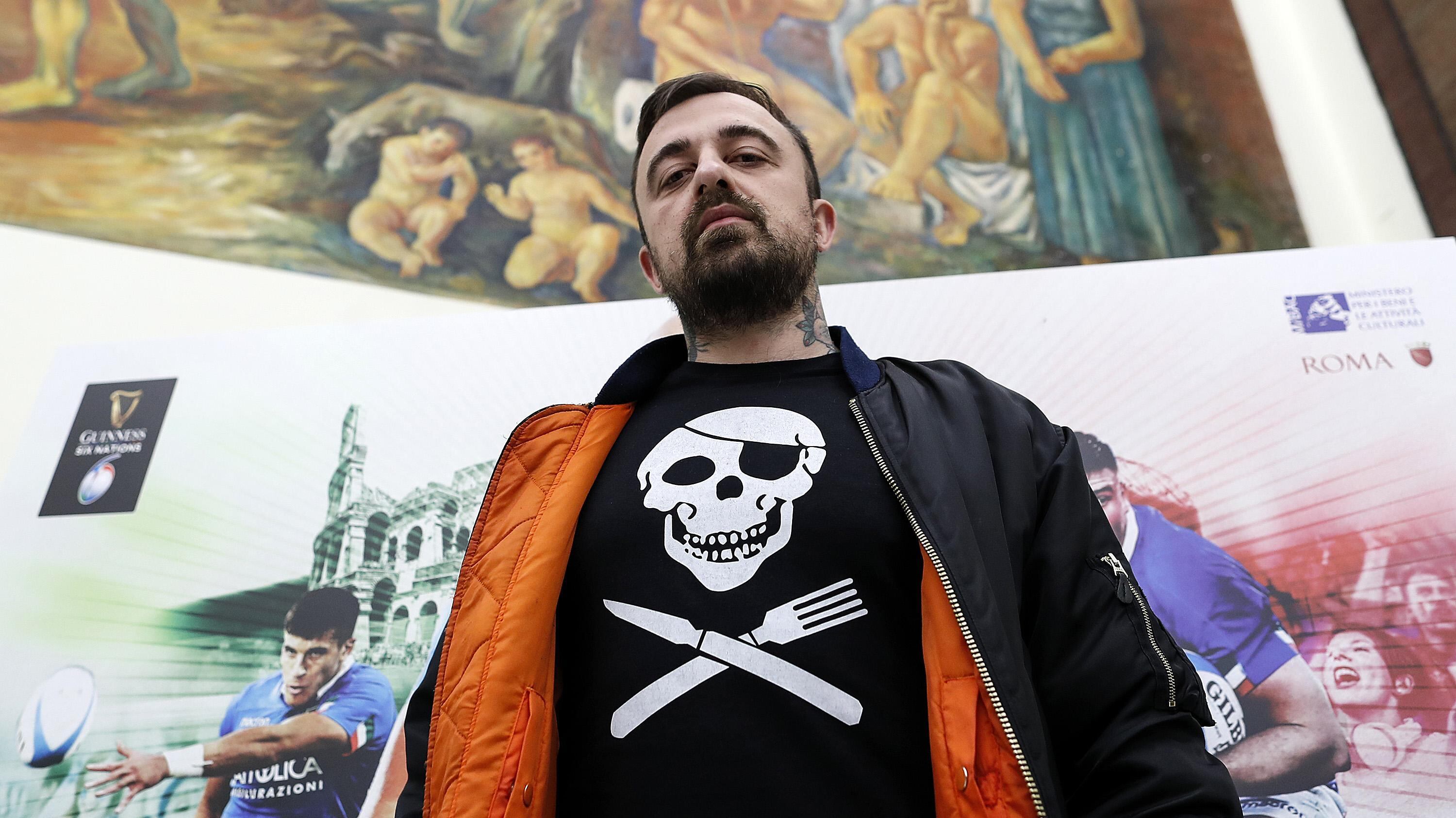 Denunciato Chef Rubio per gli insulti alla Segre