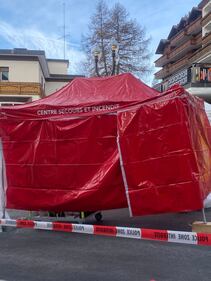 Crans-Montana, candele e lumini rossi sul luogo della strage 4