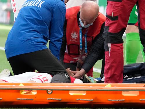 "Così Eriksen si è aggrappato alla vita", la testimonianza del medico che l'ha soccorso