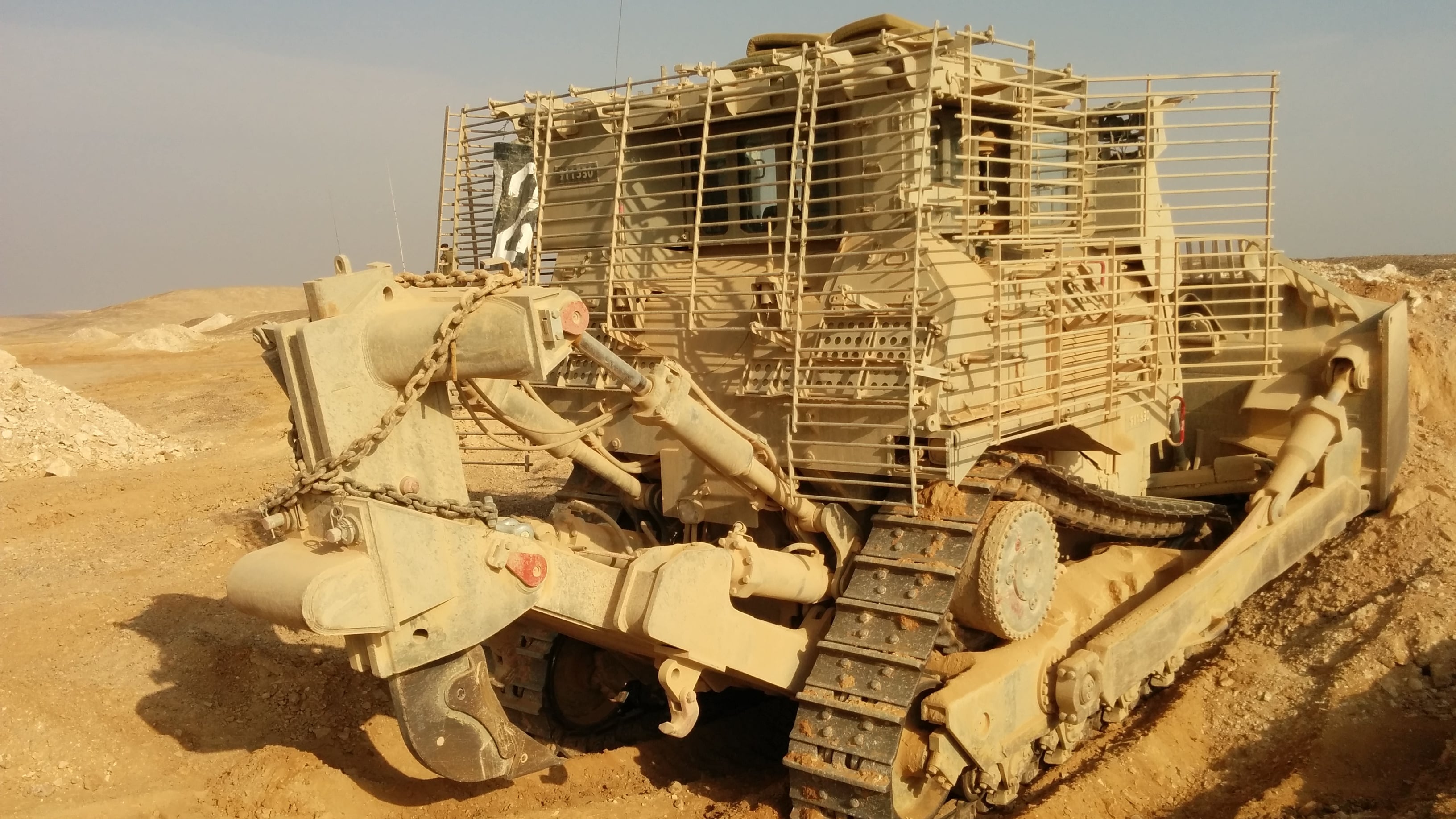 Il bulldozer D9R: un “orsacchiotto” per spianare la strada agli attacchi israeliani