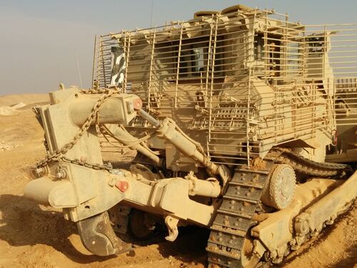 Il bulldozer D9R: un “orsacchiotto” per spianare la strada agli attacchi israeliani